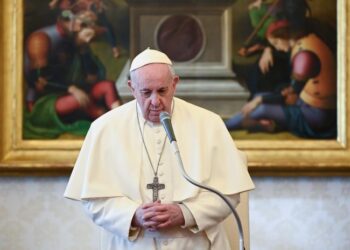 El papa pide "caridad concreta" para países que sufren guerras y catástrofes