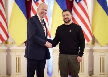 Biden anuncia una ayuda adicional de 500 millones a Ucrania en una visita sorpresa a Kiev