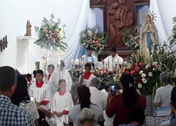 Vecinos de Barcelona celebraron a la Virgen de Lourdes