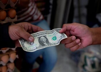 Aseguran que para estabilizar la inflación y los precios primero hay que estabilizar la tasa de cambio