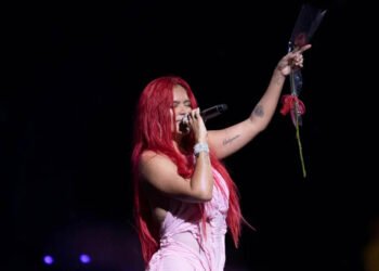 Karol G celebra que “Mañana será bonito” es el mejor debut de una latina