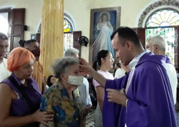 Realizaron misas del Miércoles de Ceniza en Barcelona (+Fotos)