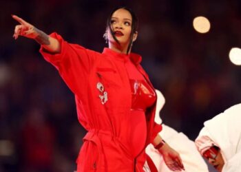 Rihanna regresó a los escenarios embarazada y dio un gran show en el Super Bowl