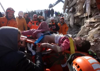 Los fallecidos por los terremotos de Turquía y Siria superan ya los 17.000