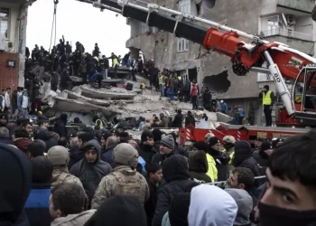Más de 1.500 muertos por el terremoto de magnitud 7,7 que sacudió Turquía y Siria