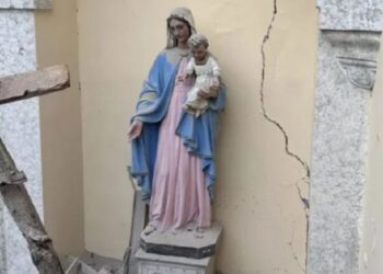 Imagen de la Virgen María quedó intacta tras desplomarse iglesia en el terremoto de Turquía