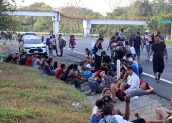 1era caravana del año con miles de migrantes avanza en el sur de México