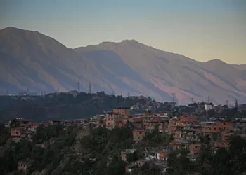 Microescuelas espontáneas en Venezuela: Factores de solución al rezago educativo