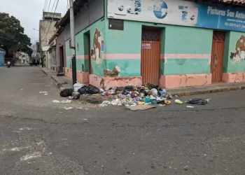 Comunidades de San Antonio reportan fuertes retrasos en el servicio del aseo urbano