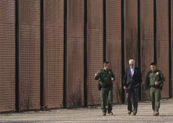 Inmersión en los cruces fronterizos podría mitigar el ataque republicano contra Biden