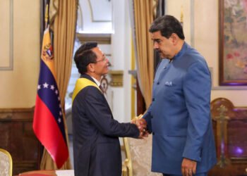 Maduro ordenó retomar negociaciones entre Petrovietnam y Pdvsa
