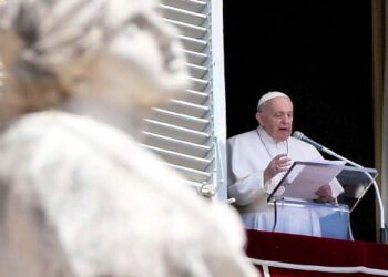 Papa Francisco pide que se detenga a "los traficantes de seres humanos"