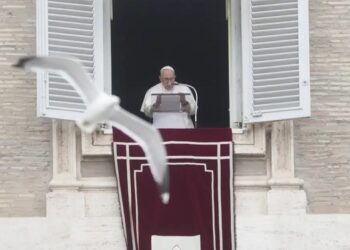 Papa Francisco se solidarizó con afectados por terremoto en Ecuador y Perú