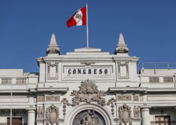 Aprobaron ley de amnistía de multas para inmigrantes no regularizados en Perú
