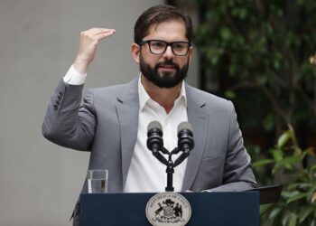 Boric no convence en su primer año, que termina con un duro golpe legislativo