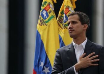 Guaidó pide a Petro apoyar el diálogo venezolano en México