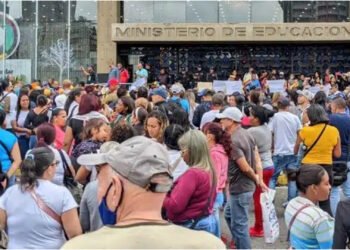 Piden conocer a qué se destinan los recursos que ingresan al país para sincerar debate sobre salarios