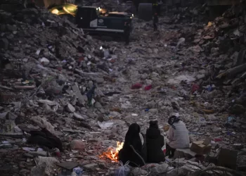 Un mes después, los sobrevivientes del terremoto en Turquía y Siria aún necesitan refugio