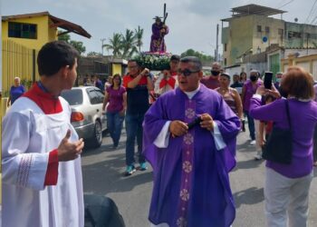 Feligreses asistieron a la misa y procesión en honor al Nazareno en La Caraqueña