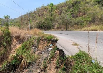 Inhabilitación de un tramo de la autopista mantiene en zozobra a comunidades sucrenses