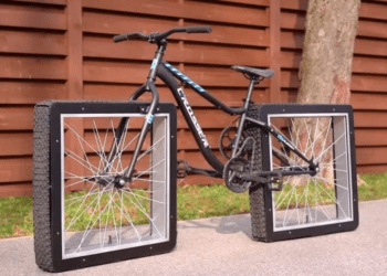 Ingeniero ruso diseña bicicleta con las ruedas cuadradas