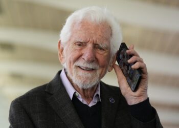 68% de la población utiliza móvil o celular a medio siglo de su invención