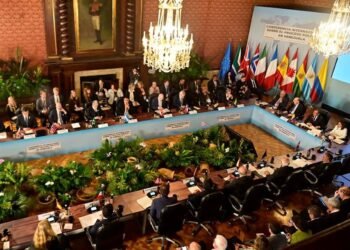 Gobierno de Maduro "toma nota" de consensos sobre sanciones de cumbre en Bogotá