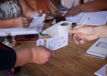 Oficialismo denuncia intento de oposición de trancar votación en Paraguay