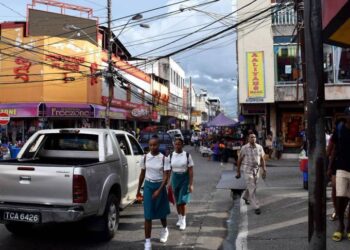 Venezolanos en Trinidad y Tobago alegan despidos por falta de visas de empleo