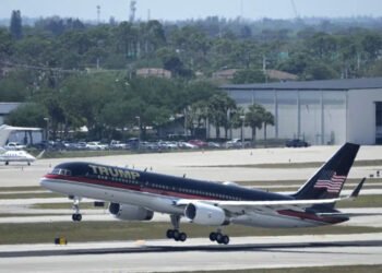 Trump llegó a Nueva York para presentarse ante autoridades