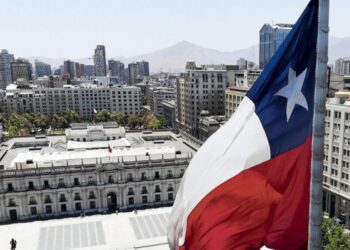 Chile promulga ley que reduce jornada laboral semanal