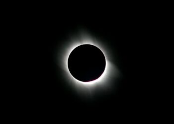 Eclipse solar total oscurece el noroeste de Australia