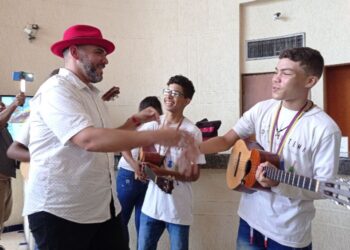 Cuatrista Jorge Glem dictó cátedra a músicos del Sistema de Orquestas Infantiles y Juveniles en Carúpano (+Fotos)
