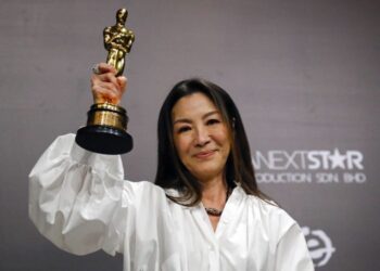 Michelle Yeoh: "Una mujer ordinaria puede ser una superheroína"