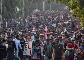 Migrantes parten del sur de México en protesta por incendio mortal en Ciudad Juárez