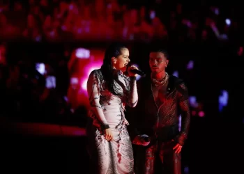 Rosalía sube la temperatura de Coachella en un show junto a Rauw Alejandro