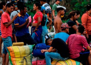 Venezolanos en Trinidad y Tobago alegan despidos laborales por falta de renovación de documentos