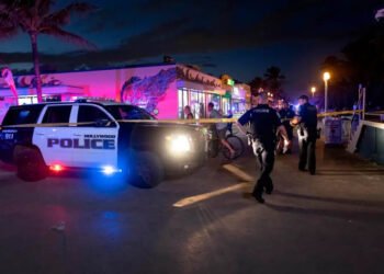 Cuatro menores entre los nueve heridos por una pelea a tiros en una playa de Florida