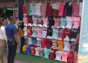 Dar regalos a las madres: una tradición que se mantiene pese a bajos salarios