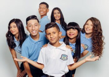 Los Brito y su banda presentaron su segundo sencillo “Amor de colegio"