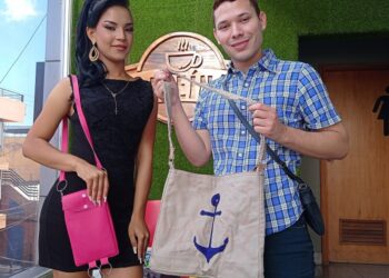 <strong>Diseñador carupanero Víctor Bello presentó su colección de accesorios “Auténtica”</strong>