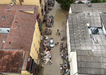 Mantienen alerta roja en región italiana por lluvias