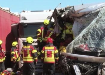 Más de 50 heridos en Alemania en una colisión de un autocar y un camión cisterna