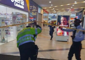 Dos muertos tras balacera en centro comercial de Bogotá