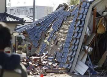 Fuerte sismo en Japón deja al menos un muerto y viviendas destruidas
