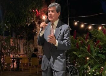 Iván Fuenmayor, el médico que dedica su vida al canto del Tango