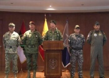 Fuerzas de seguridad de Ecuador respaldan disolución del parlamento ecuatoriano