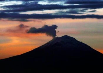 México: Elevan alerta por explosiones del volcán Popocatépetl