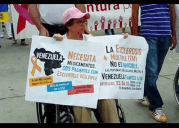 Denuncian desamparo a pacientes con esclerosis múltiple en el país