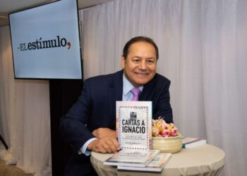 Ricardo Adrianza presentó su nueva obra literaria